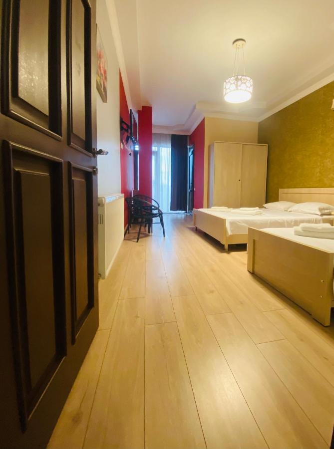 Hotel Phaliashvili Batumi Esterno foto