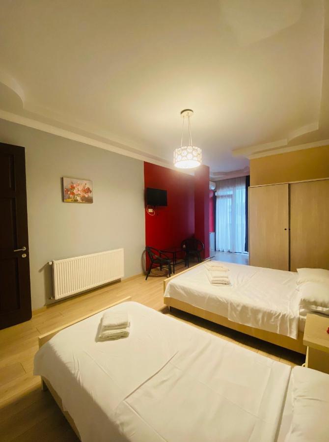 Hotel Phaliashvili Batumi Esterno foto