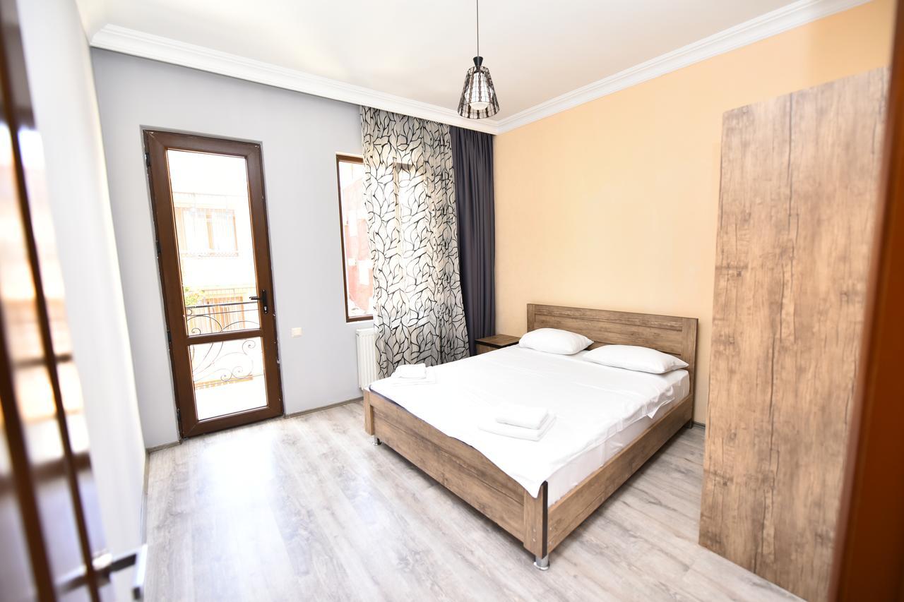 Hotel Phaliashvili Batumi Esterno foto