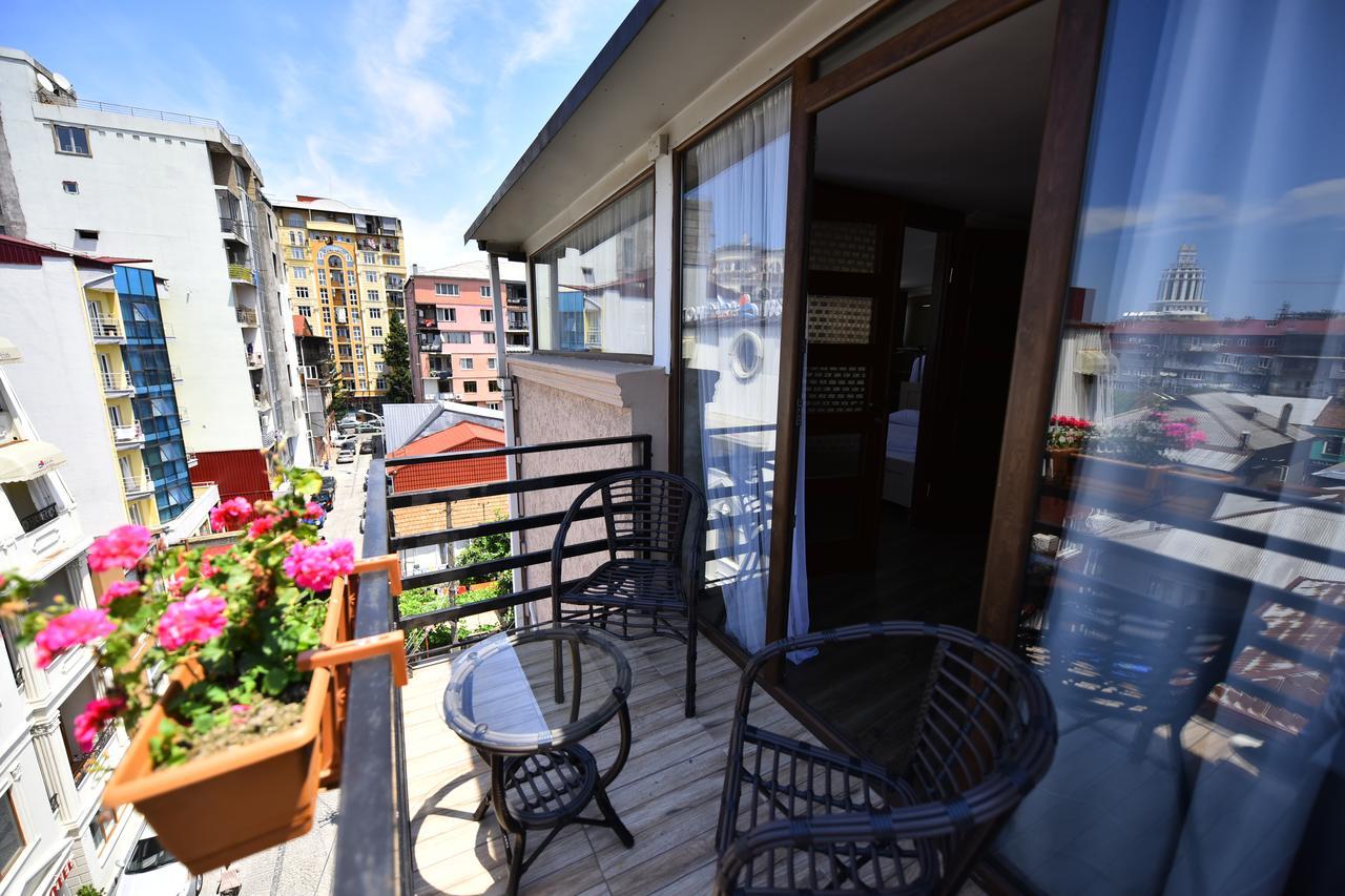 Hotel Phaliashvili Batumi Esterno foto
