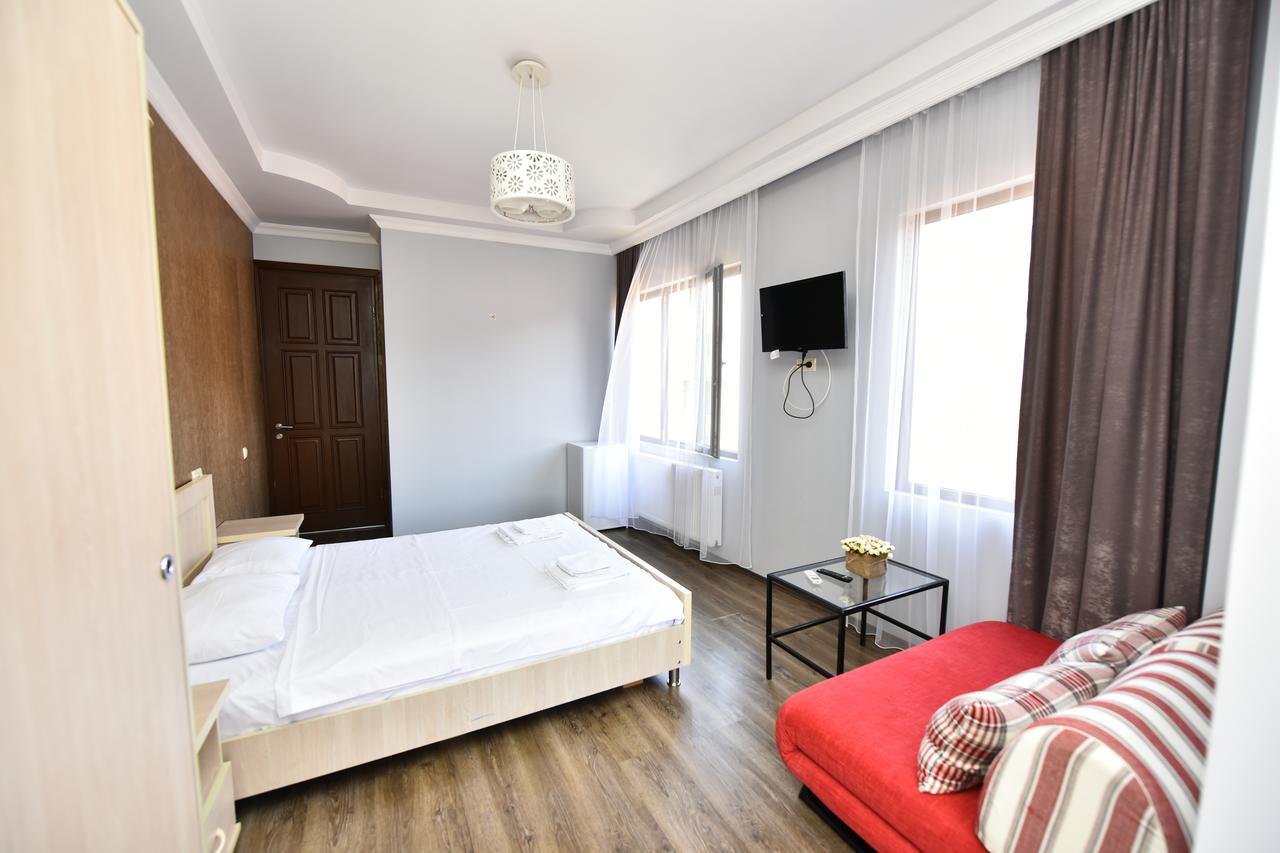 Hotel Phaliashvili Batumi Esterno foto