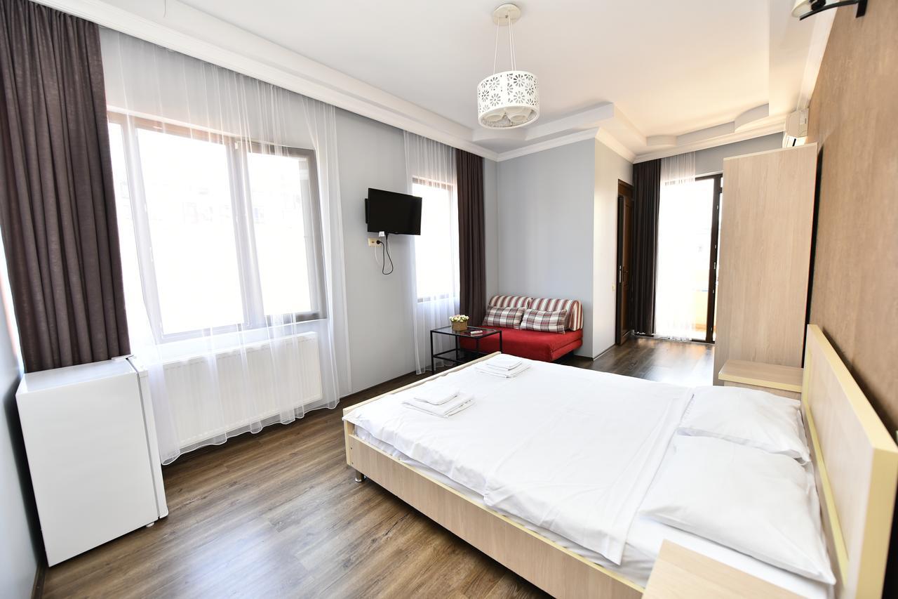 Hotel Phaliashvili Batumi Esterno foto