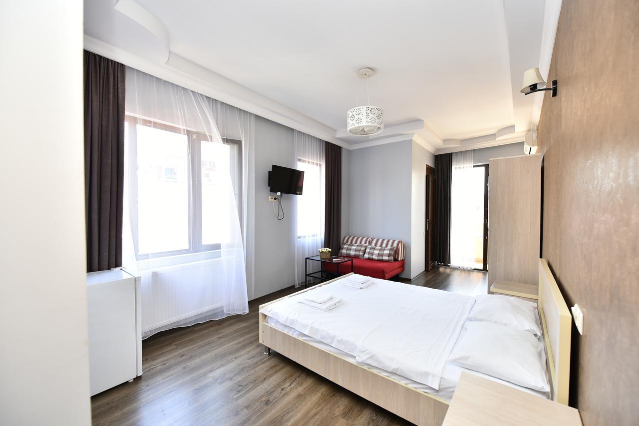 Hotel Phaliashvili Batumi Esterno foto
